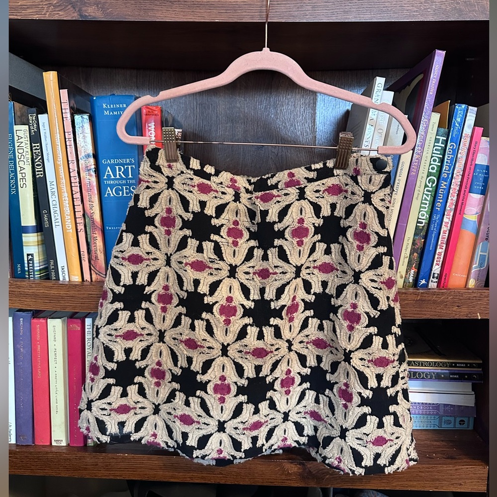 Textured Baroque-style Patterned Mini Skirt